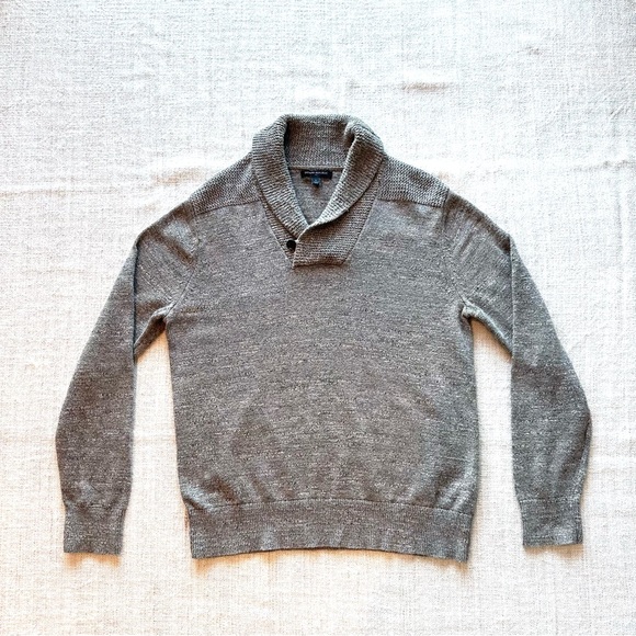 Banana Republic Other - Banana Republic Sweater Mens Tan color Collar v-neck